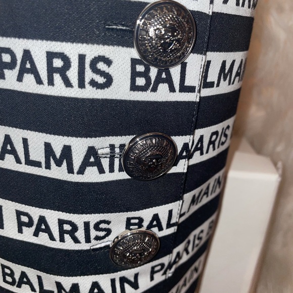 Balmain - Picture 2 of 10